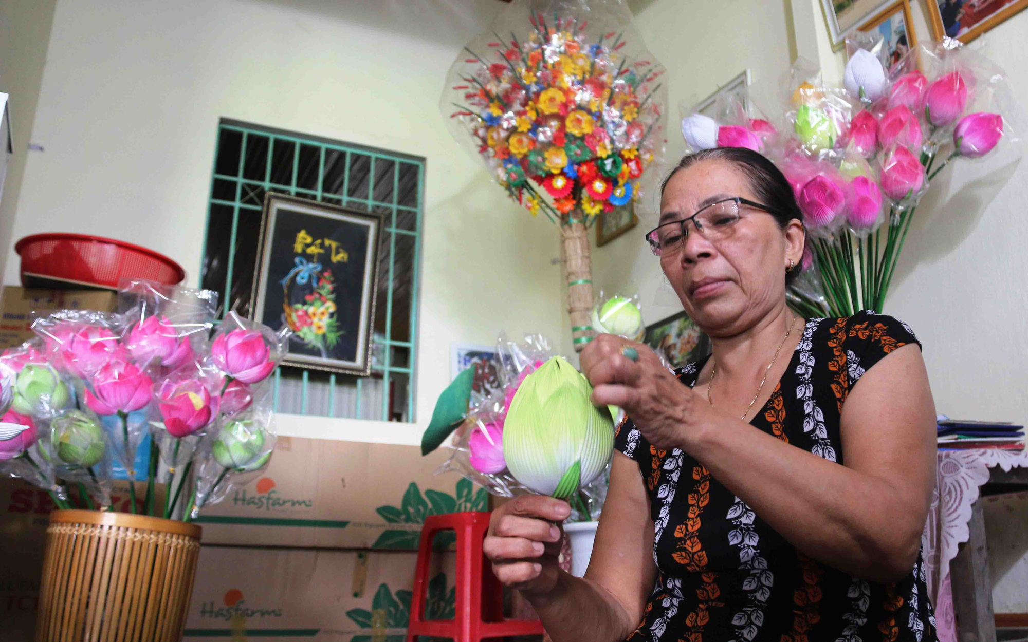 ‘Báu vật sống’ của làng hoa giấy Thanh Tiên đã hóa ‘đóa hoa vô thường’- Ảnh 5. Bí quyết sinh tồn của bách nghệ kinh đô - Kỳ 7: Phục sinh làng nghề hoa giấy Thanh Tiên mấy trăm năm