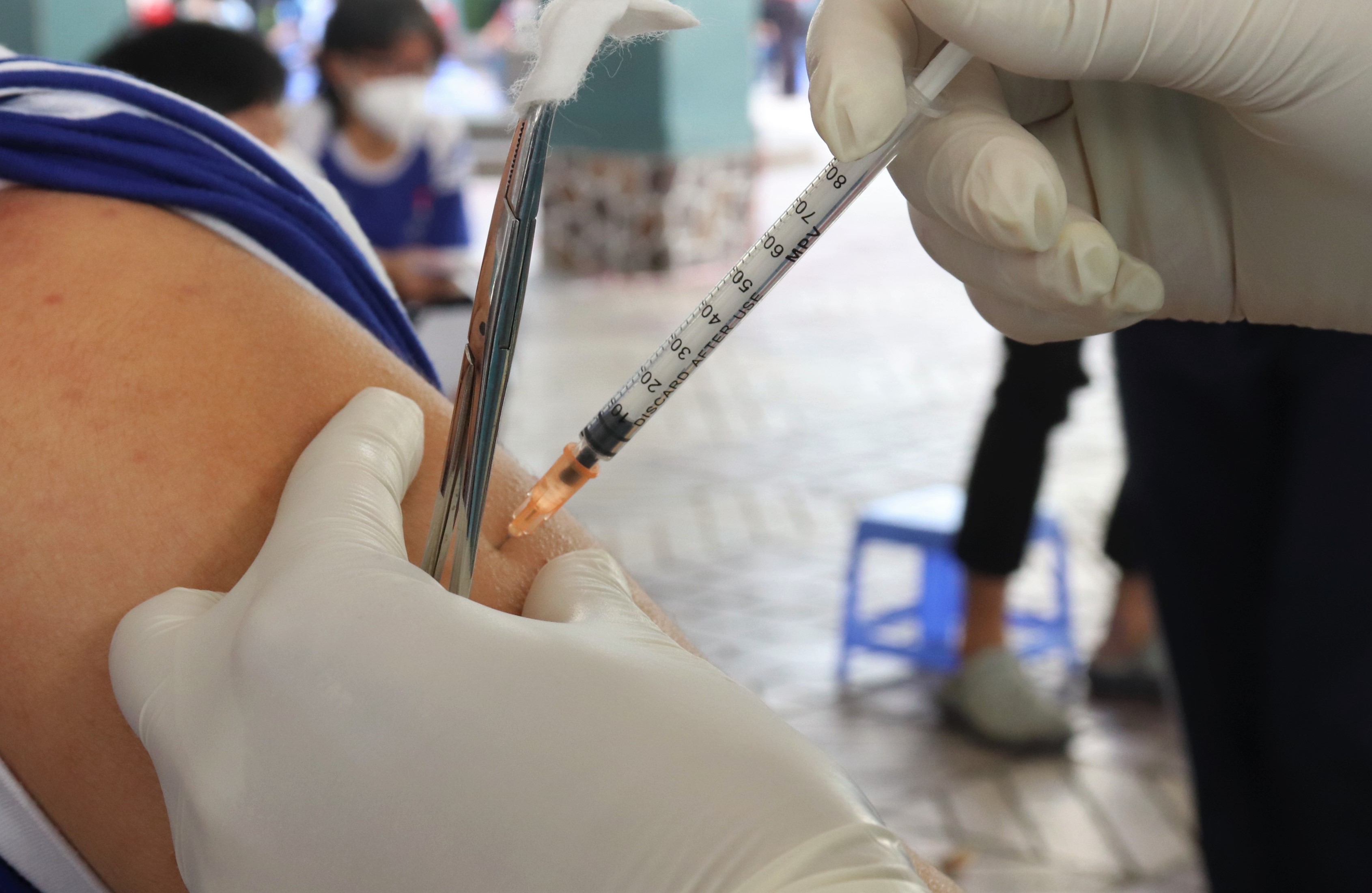 TP.HCM chọn tháng 8 là tháng cao điểm tiêm vắc xin COVID-19 cho trẻ - Ảnh 1. TP.HCM chọn tháng 8 là tháng cao điểm tiêm vắc xin COVID-19 cho trẻ - Ảnh 1.