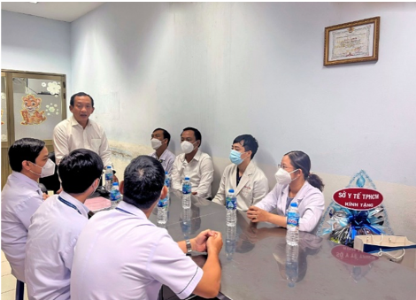 Lãnh đạo Sở Y tế TP.HCM đến thăm hỏi, động viên khoa cấp cứu, nơi bác sĩ bị hành hung - Ảnh 1.