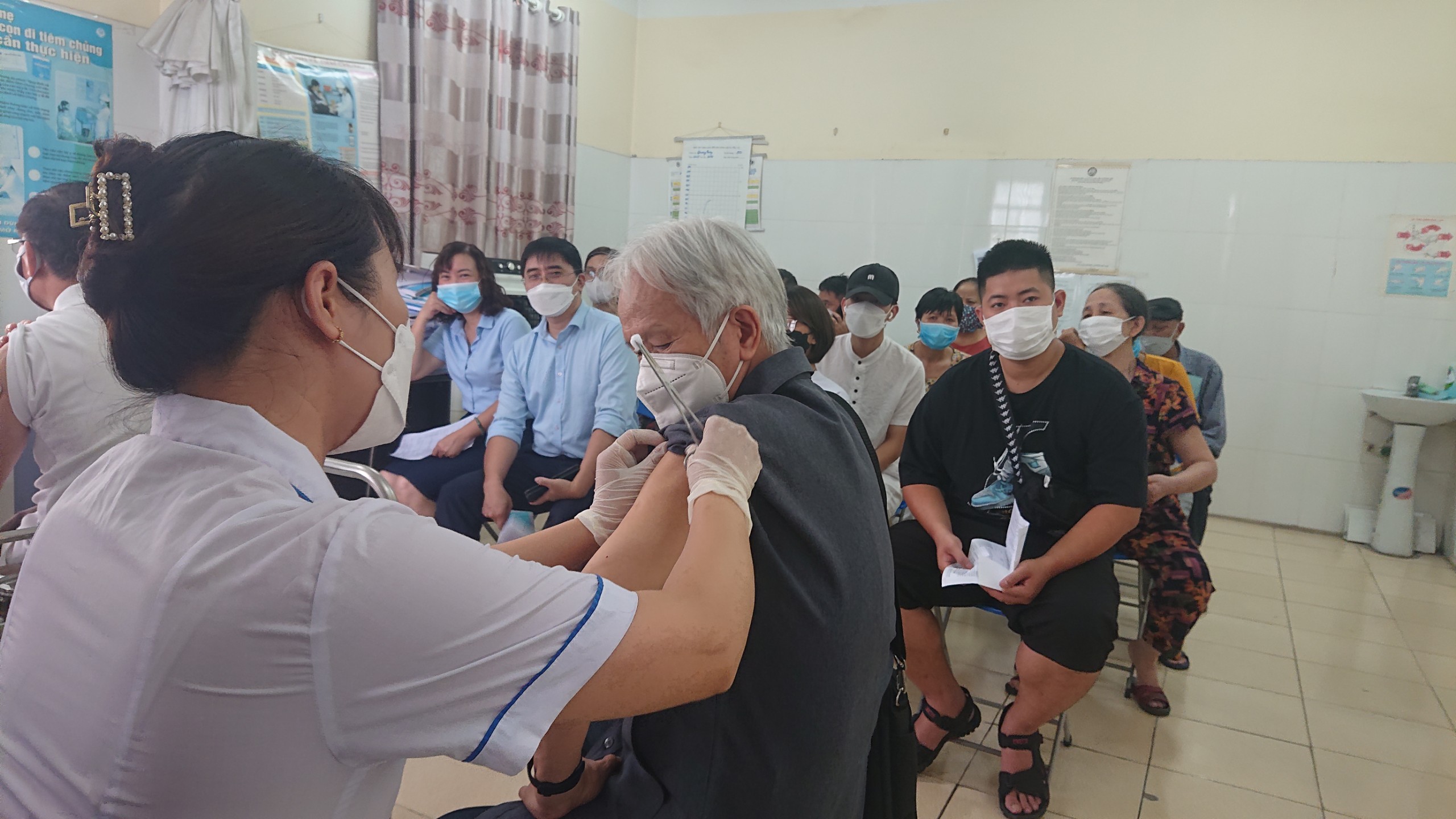 Tin sáng 3-8: Nguy cơ làn sóng dịch mới; Đối tượng nào có thể nghỉ hưu muộn hơn 5 năm? - Ảnh 2. Tin sáng 3-8: Nguy cơ làn sóng dịch mới; Đối tượng nào có thể nghỉ hưu muộn hơn 5 năm? - Ảnh 2.