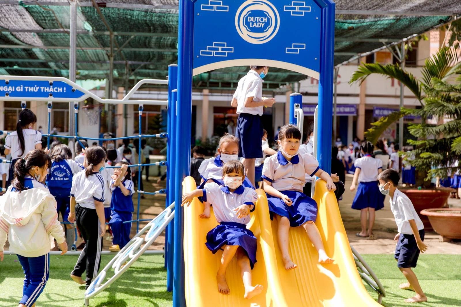 Chặng đường mang 1,5 triệu ly sữa của hành trình vì một Việt Nam vươn cao vượt trội - Ảnh 4. Chặng đường mang 1,5 triệu ly sữa của hành trình vì một Việt Nam vươn cao vượt trội - Ảnh 4.