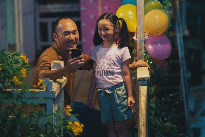 トラン・マン・トゥアンは娘の演劇を見ながら泣きました。ソン・トゥンM-TPは彼女の誕生日の間違いを訂正しました-写真7。