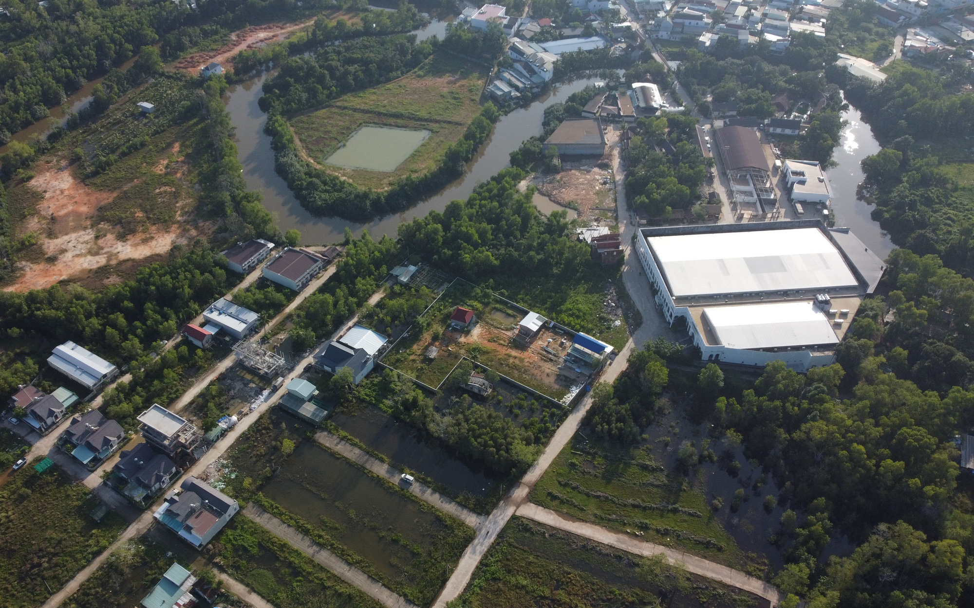 Thấp thỏm sống bên sông bị mỏ khai thác quặng 'bức tử'- Ảnh 2. Báo động sông suối Phú Quốc bị bức tử