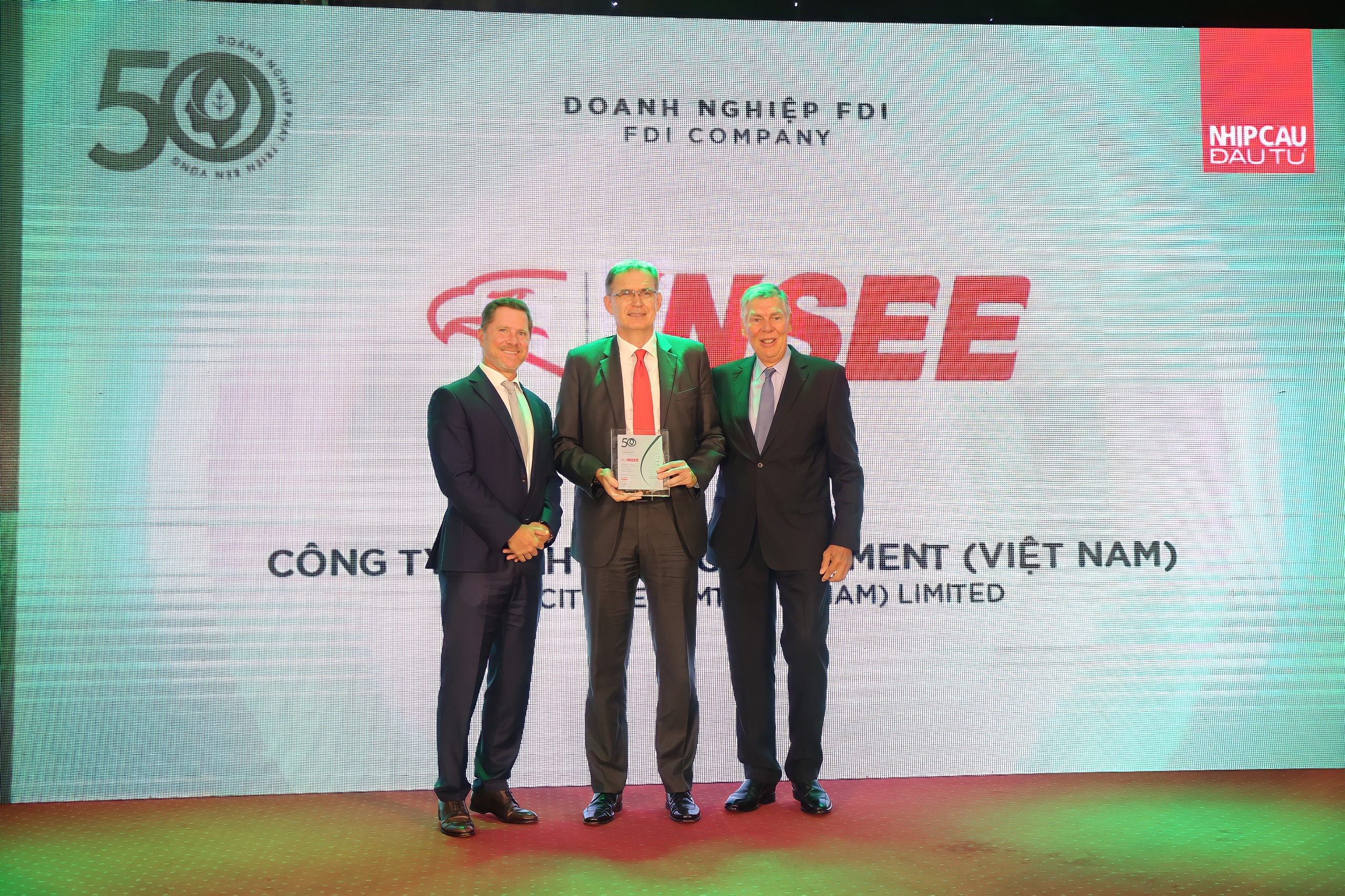INSEE Việt Nam vào Top 50 doanh nghiệp phát triển bền vững 2022 - Ảnh 1. INSEE Việt Nam vào Top 50 doanh nghiệp phát triển bền vững 2022 - Ảnh 1.