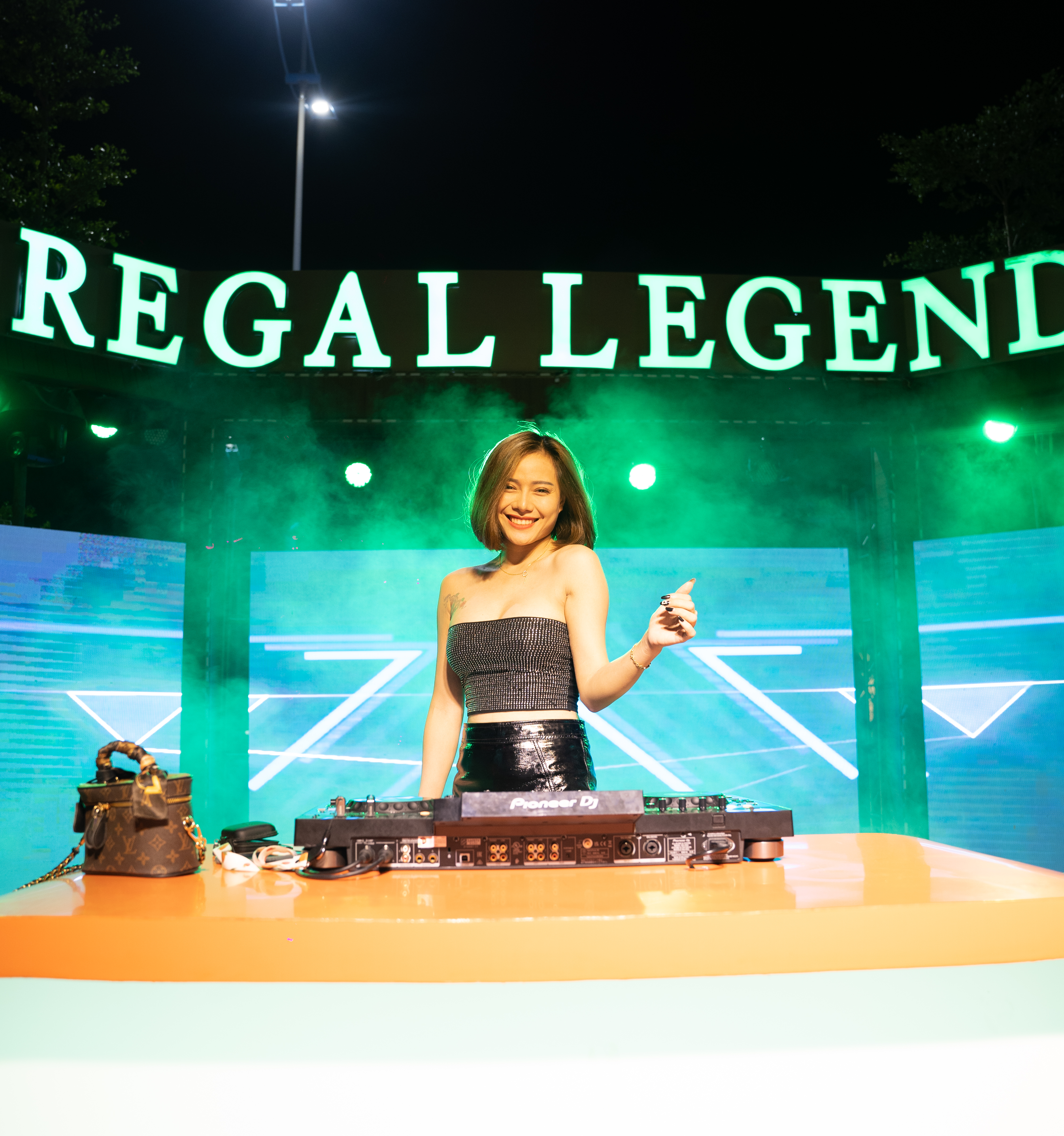 Regal Legend khoác áo mới cho bán đảo Bảo Ninh - Ảnh 1.