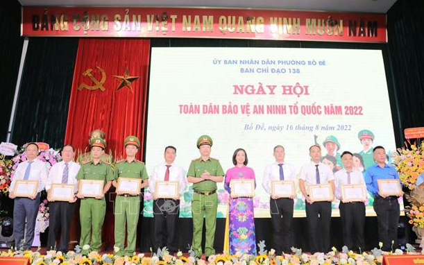 Chủ tịch nước nhấn mạnh tầm quan trọng phong trào toàn dân bảo vệ an ninh Tổ quốc- Ảnh 5. Ngày hội Toàn dân bảo vệ an ninh Tổ quốc tại phường Bồ Đề, quận Long Biên, Hà Nội