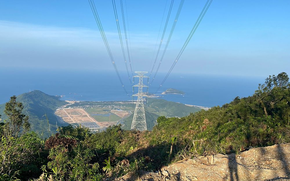 Đường dây 500 kV mạch 3 chính thức truyền tải điện - Ảnh 1. Đường dây 500 kV mạch 3 chính thức truyền tải điện - Ảnh 1.