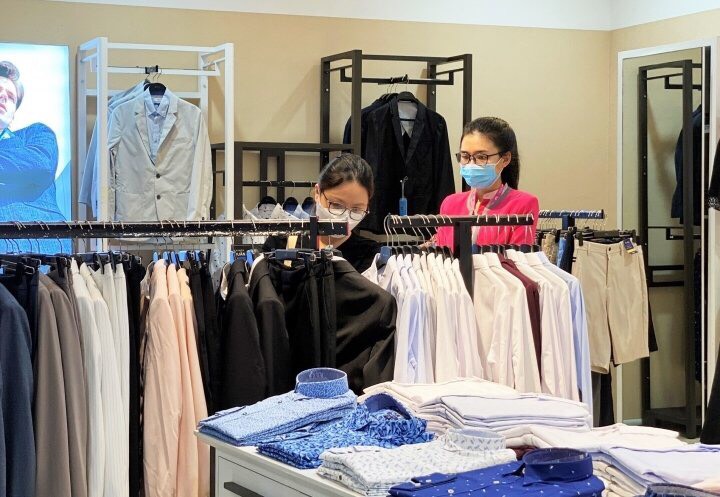 Mưa khuyến mãi tại chuỗi TTTM Sense City - Ảnh 1. Mưa khuyến mãi tại chuỗi TTTM Sense City - Ảnh 1.