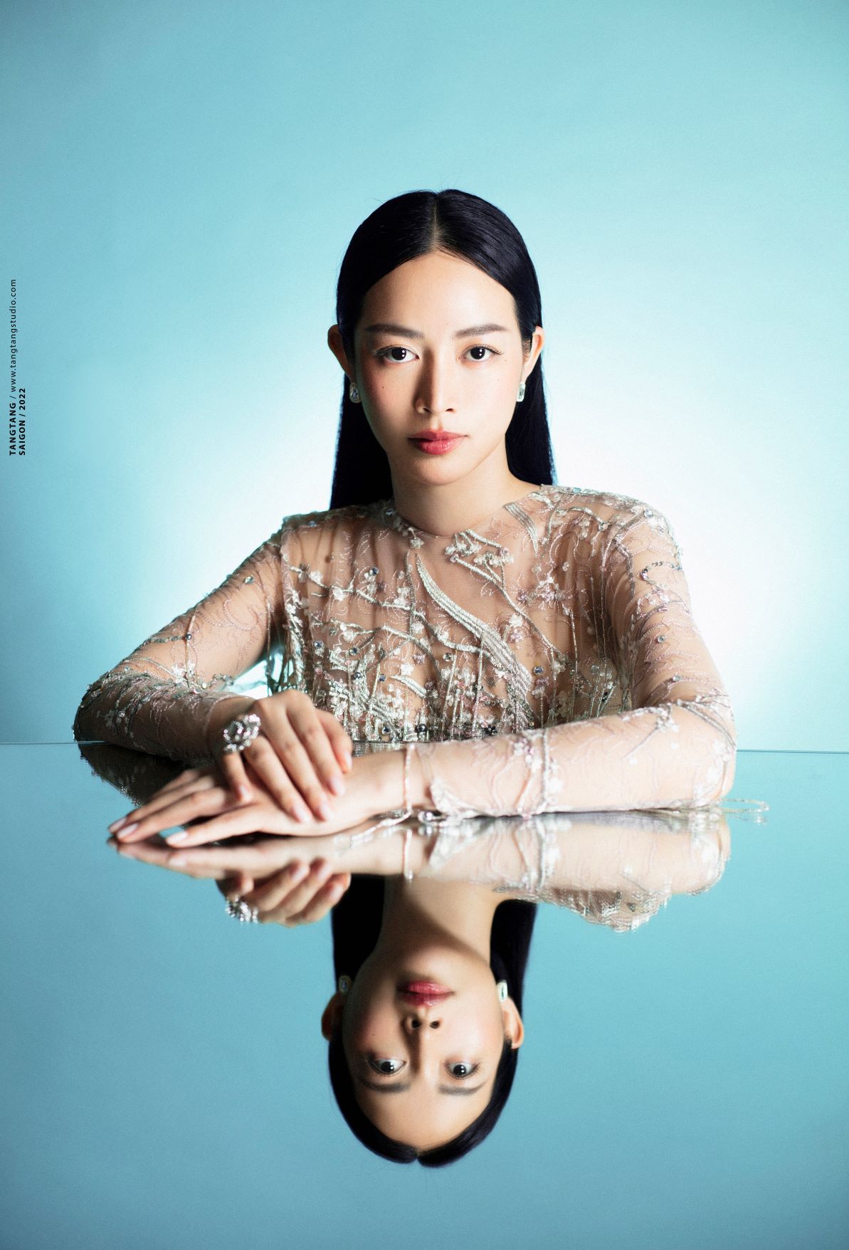 Mai Thanh Hà khoe mái tóc đen dài bồng bềnh tự nhiên, hơn 20 năm không uốn nhuộm - Ảnh 3. Mai Thanh Hà khoe mái tóc đen dài bồng bềnh tự nhiên, hơn 20 năm không uốn nhuộm - Ảnh 3.