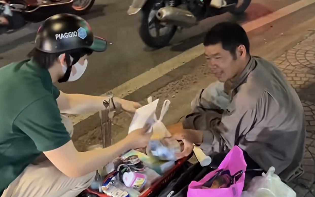 Tiếp nối chuỗi video ý nghĩa trên TikTok, Tun Phạm gửi tặng "niềm vui" mùa Trung thu