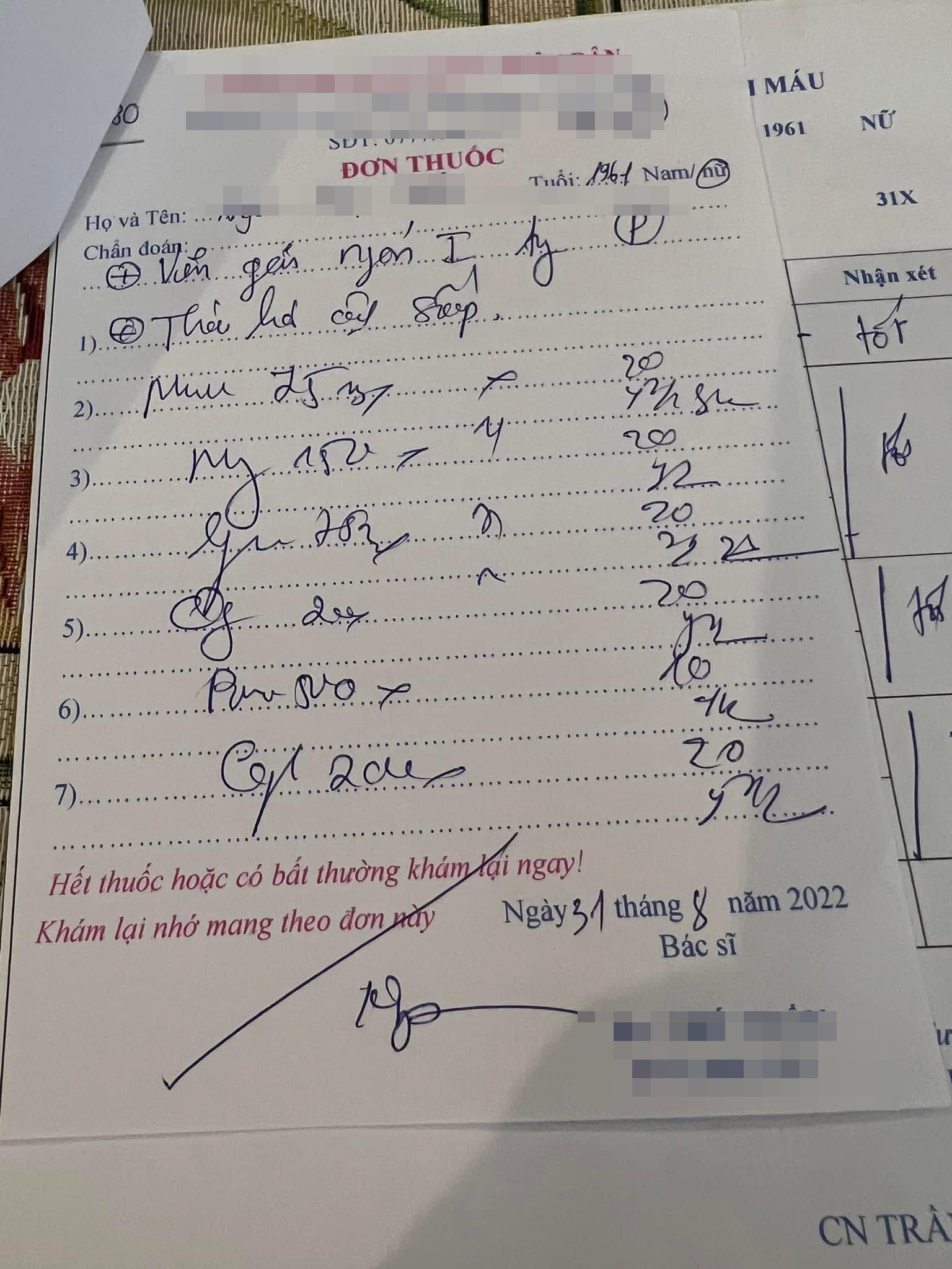 Ai đọc được chữ bác sĩ nguệch ngoạc như cọng giá? - Ảnh 1. Ai đọc được chữ bác sĩ nguệch ngoạc như cọng giá? - Ảnh 1.