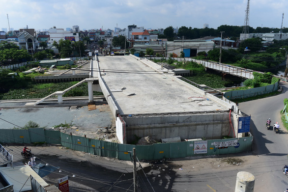 TP.HCM: Hoàn thiện cầu Tân Kỳ - Tân Quý đang dang dở bằng nguồn vốn công - Ảnh 1. TP.HCM: Hoàn thiện cầu Tân Kỳ - Tân Quý đang dang dở bằng nguồn vốn công - Ảnh 1.