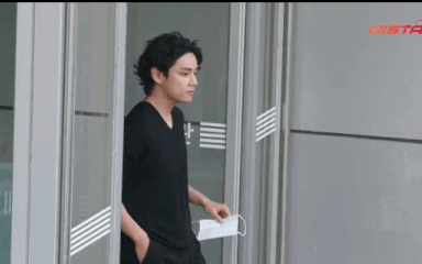 Netizen phản ứng mạnh với thái độ 