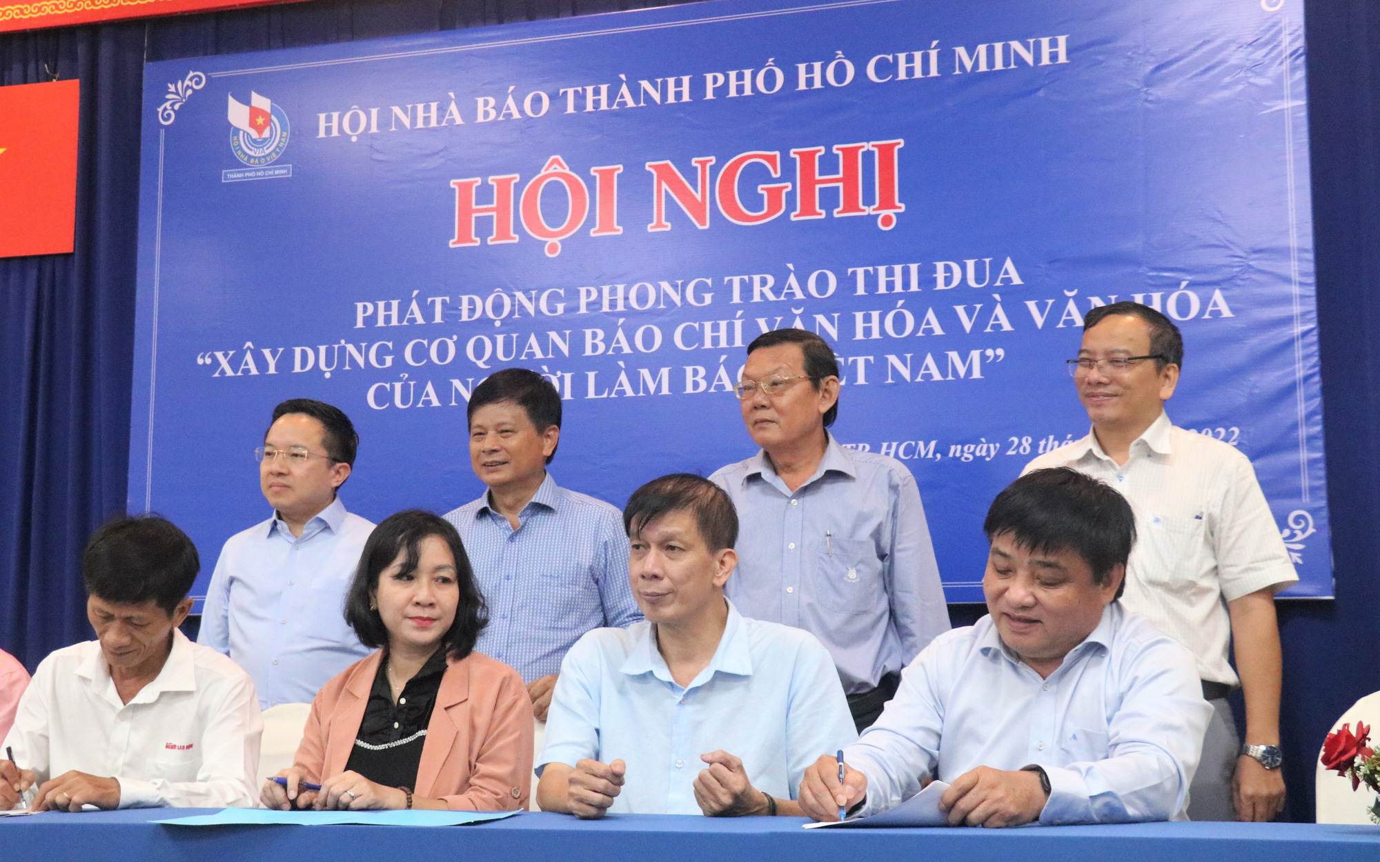 Đoàn đại biểu Đảng, Nhà nước dâng hương tượng đài Chủ tịch Hồ Chí Minh, tham quan Hội báo 2024- Ảnh 8. Hội Nhà báo TP.HCM tổ chức ký kết xây dựng cơ quan báo chí văn hóa