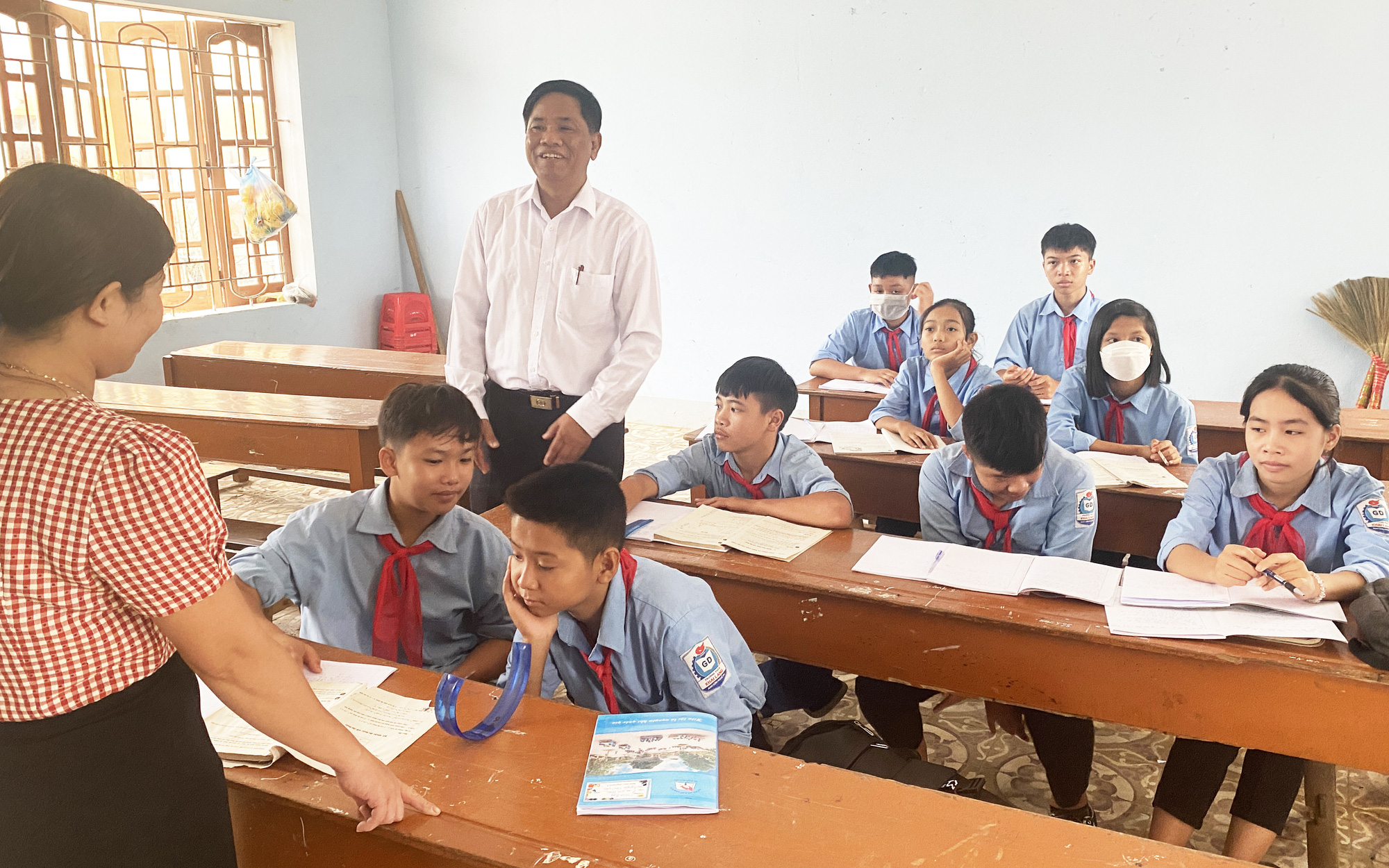 Đối thoại với người dân sau khi phụ huynh phản đối sáp nhập trường- Ảnh 4. Đối thoại với phụ huynh vụ phản đối sáp nhập trường