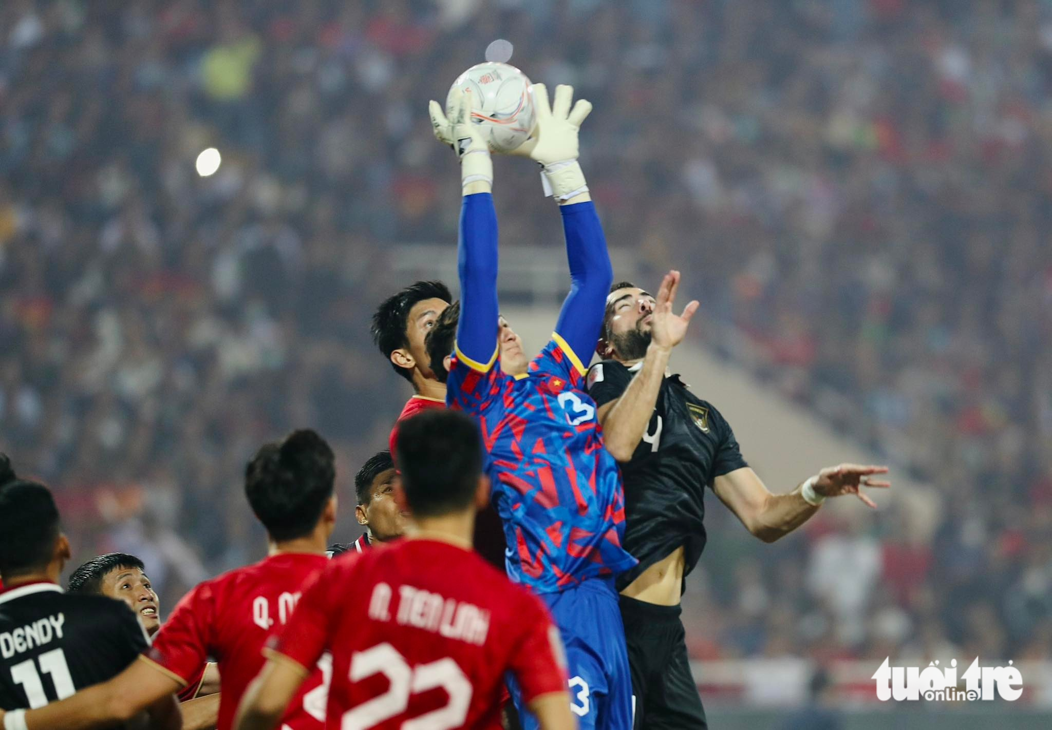 Việt Nam là đội đầu tiên giữ sạch lưới khi tiến vào chung kết AFF Cup - Ảnh 2.