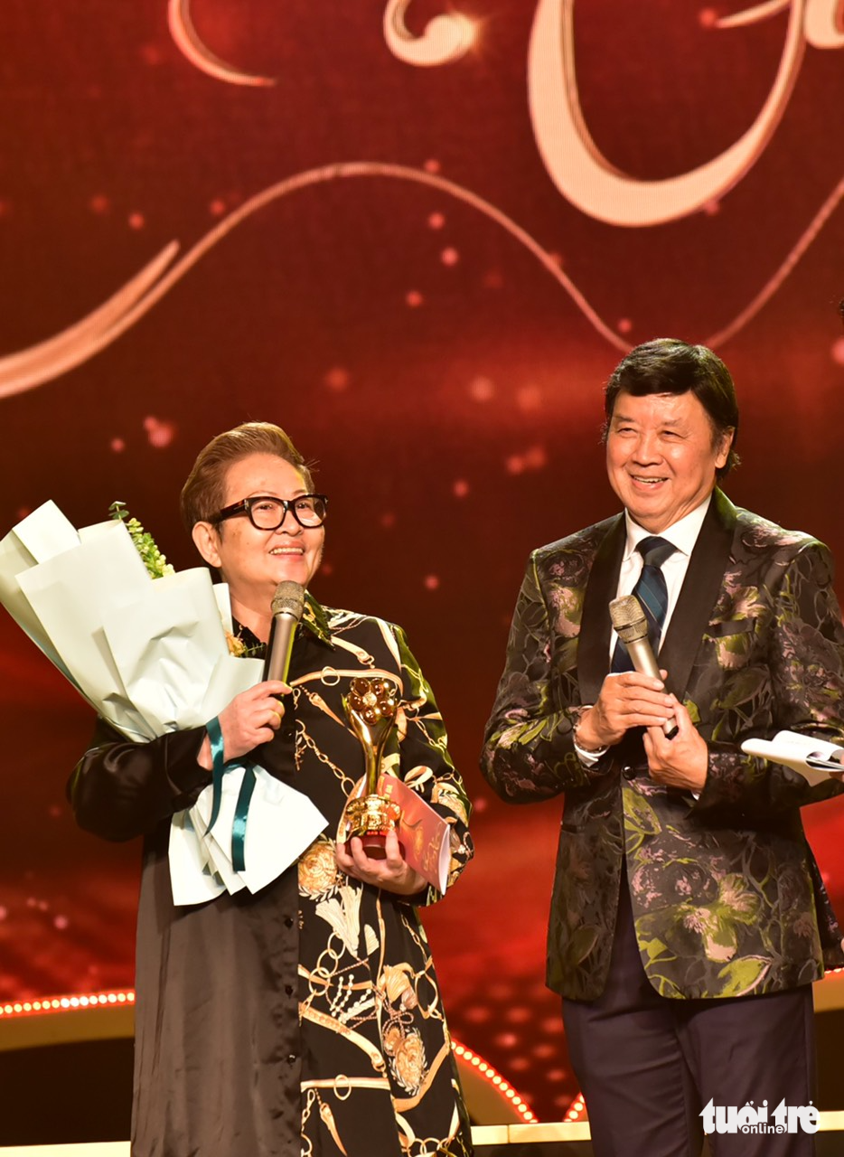 Ngô Kiến Huy nhận hai giải Mai Vàng 2022 - Ảnh 9.