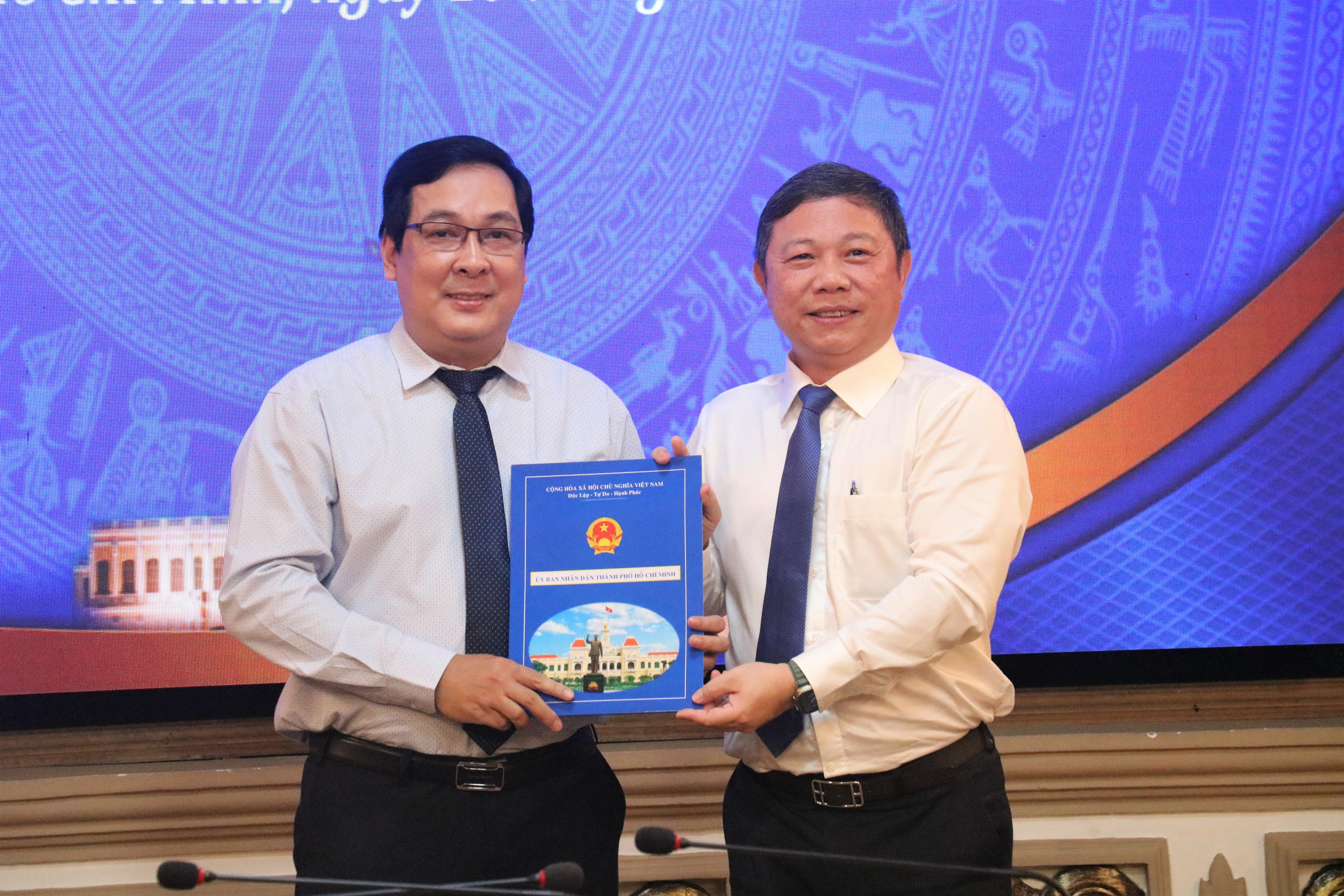 Nhà báo Đinh Đức Thọ và Nguyễn Thái Bình làm phó tổng biên tập báo Pháp Luật TP.HCM - Ảnh 2.