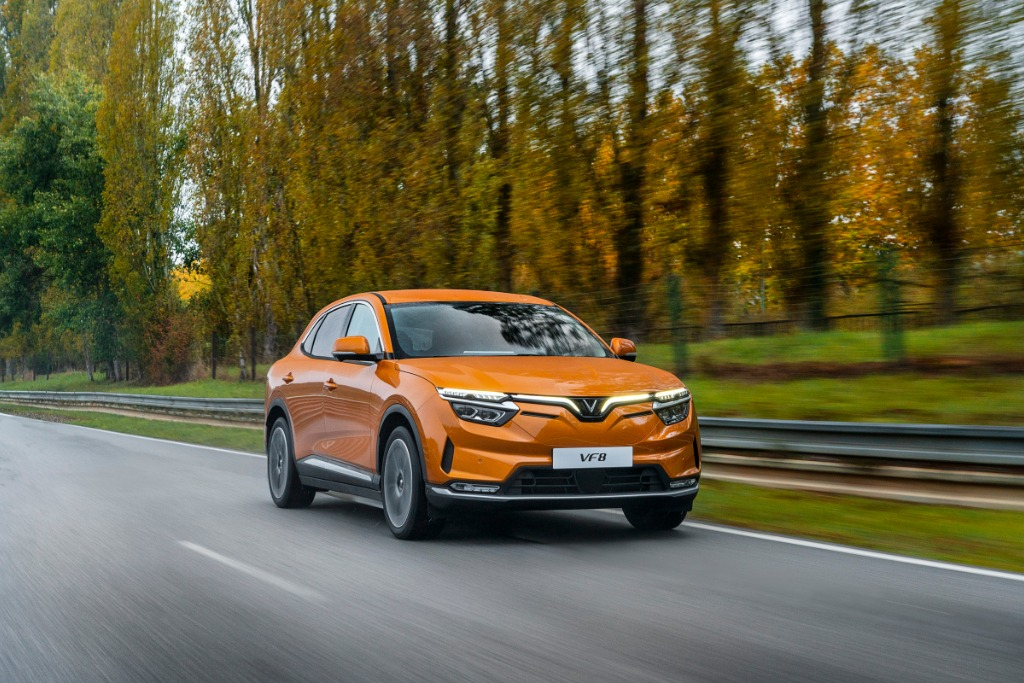 Bộ đôi xe điện VinFast lần đầu vào Top 10 xe bán chạy nhất thị trường - Ảnh 1. Bộ đôi xe điện VinFast lần đầu vào Top 10 xe bán chạy nhất thị trường - Ảnh 1.