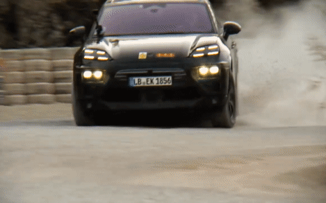 Porsche Macan chạy điện khoe khả năng drift với sức mạnh ngang ngửa siêu xe