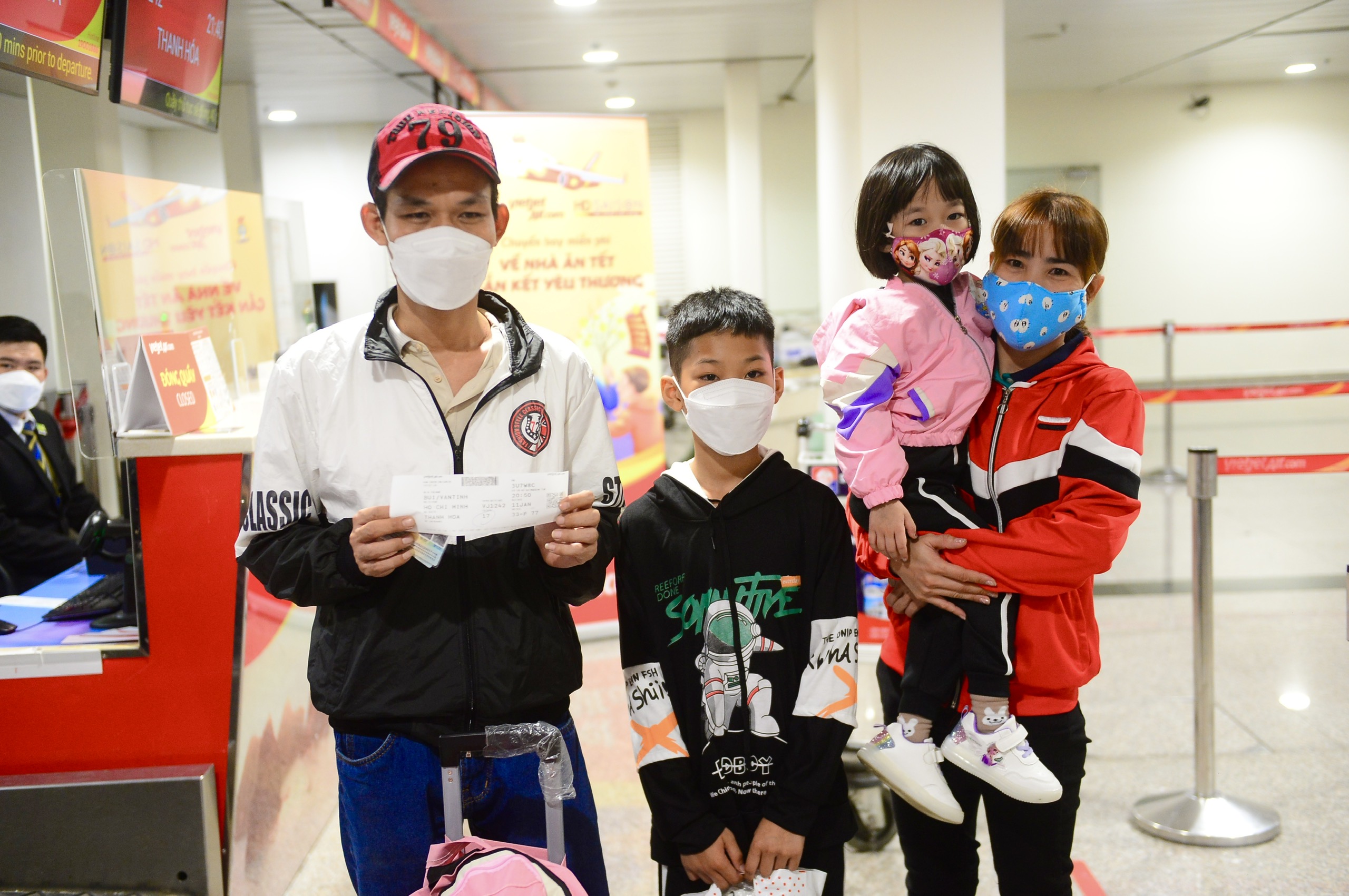 Chuyến bay yêu thương chở 'giấc mơ' Tết đoàn viên của công nhân xa quê - Ảnh 2. Chuyến bay yêu thương chở 'giấc mơ' Tết đoàn viên của công nhân xa quê - Ảnh 2.