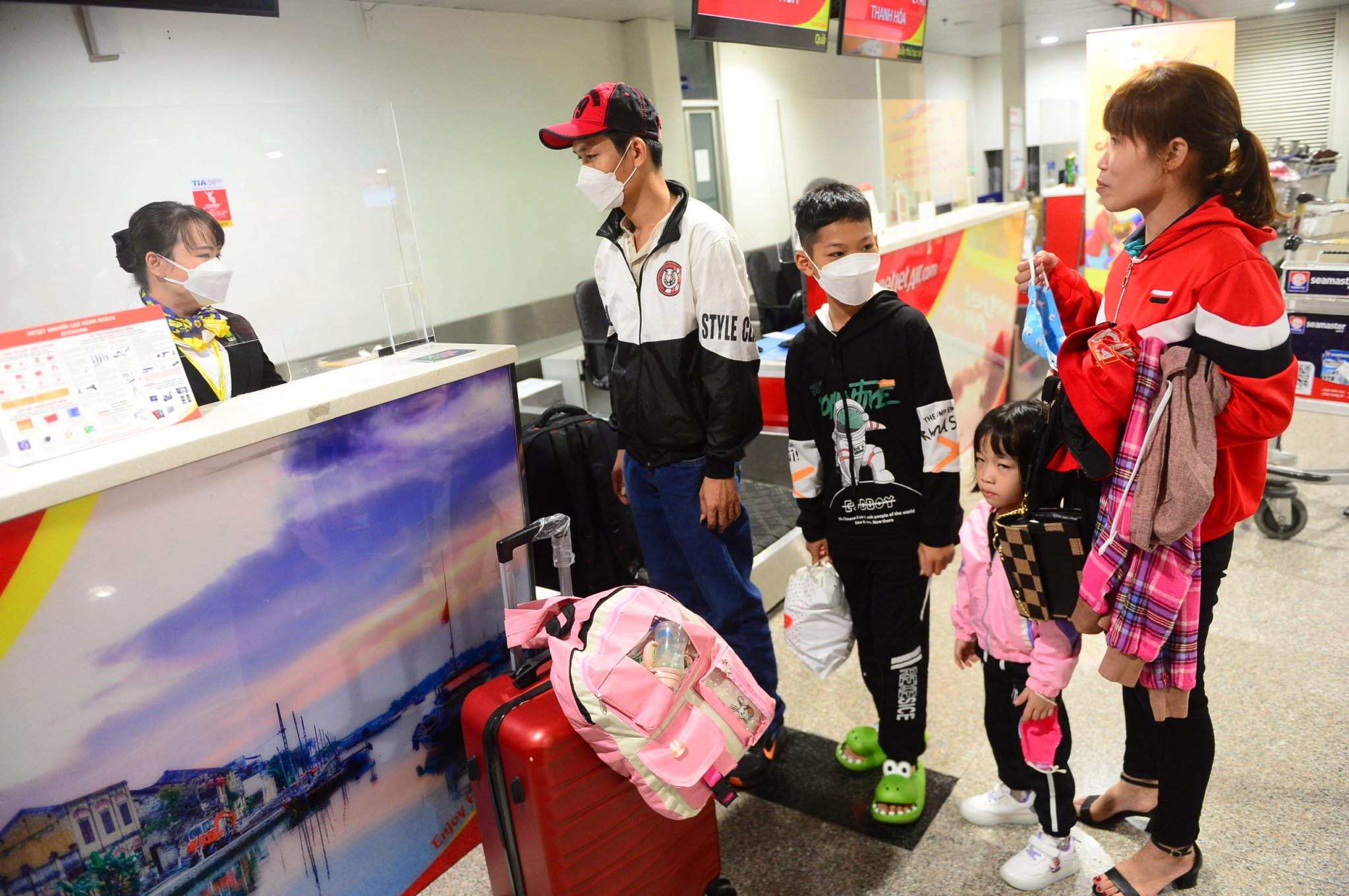 Chuyến bay yêu thương chở 'giấc mơ' Tết đoàn viên của công nhân xa quê - Ảnh 1. Chuyến bay yêu thương chở 'giấc mơ' Tết đoàn viên của công nhân xa quê - Ảnh 1.