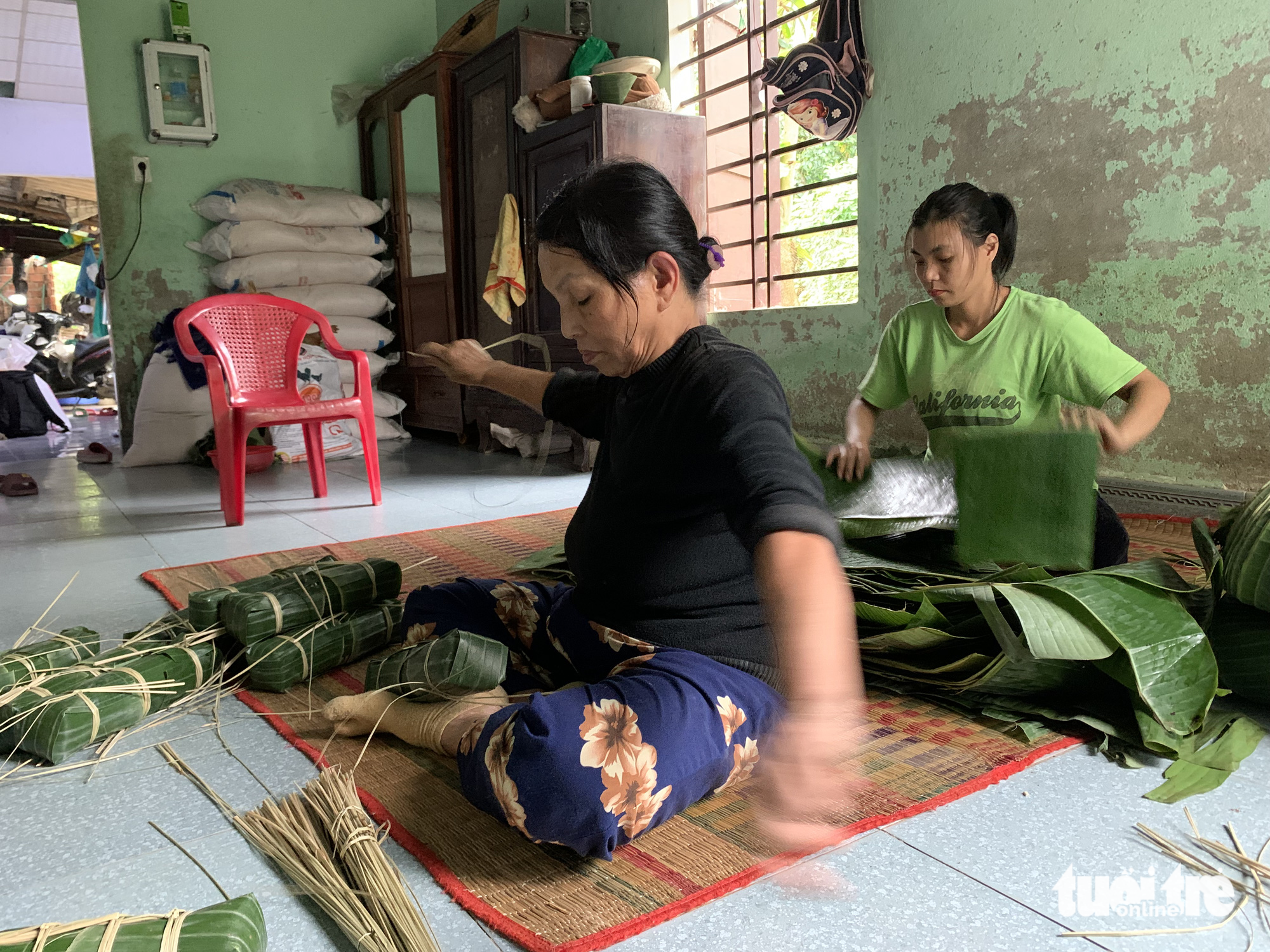 Làng nấu bánh tổ Hội An trắng đêm đón Tết - Ảnh 8.