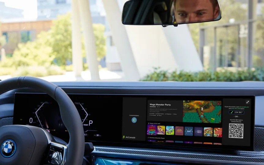 Màn hình ô tô sắp lên tầm cao mới: Kéo giãn, gập gọn tùy ý- Ảnh 3. Sếp BMW tin rằng màn hình lớn trên ô tô sẽ sớm bị khai tử