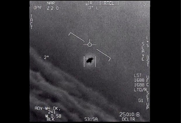 The US received 500 UFO reports, more than 300 unexplained cases - Photo 1.