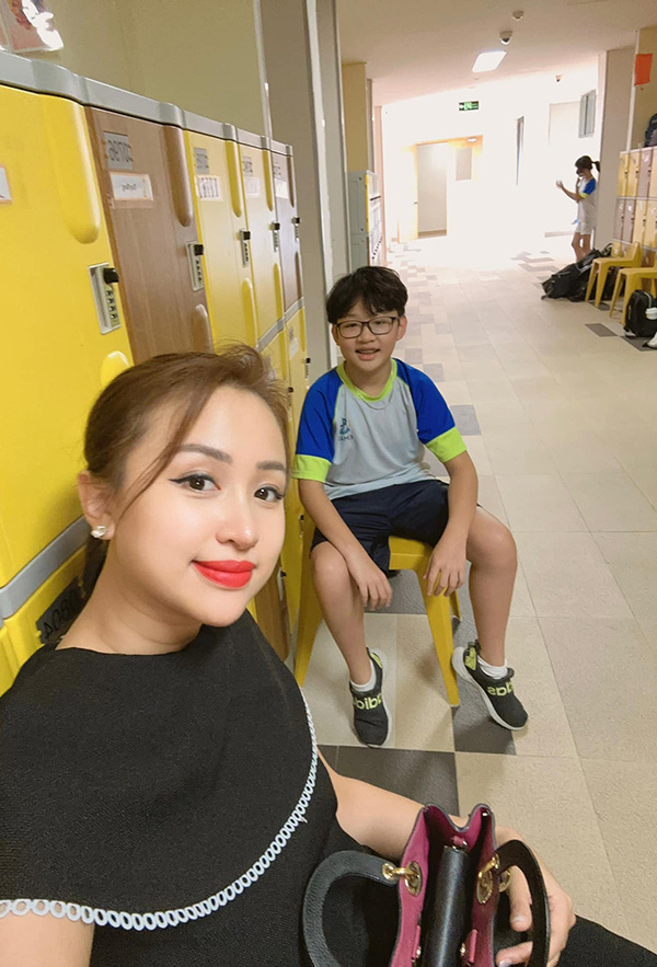 Ảnh vui sao Việt 14-1: Bảo Thy lần đầu khoe rõ mặt con trai - Ảnh 8. Ảnh vui sao Việt 14-1: Bảo Thy lần đầu khoe rõ mặt con trai - Ảnh 8.