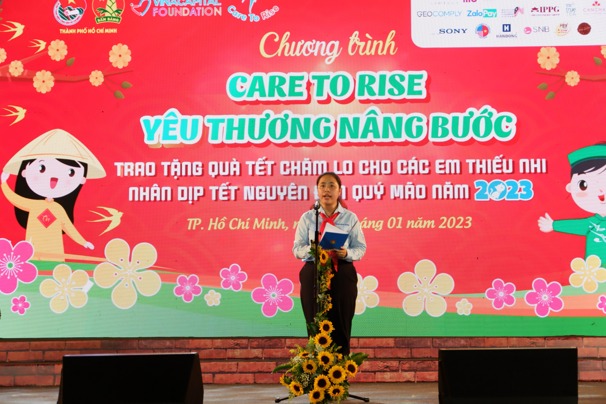 500 trẻ em mồ côi, bị ảnh hưởng bởi dịch COVID-19 nhận lì xì - Ảnh 3. 500 trẻ em mồ côi, bị ảnh hưởng bởi dịch COVID-19 nhận lì xì - Ảnh 3.