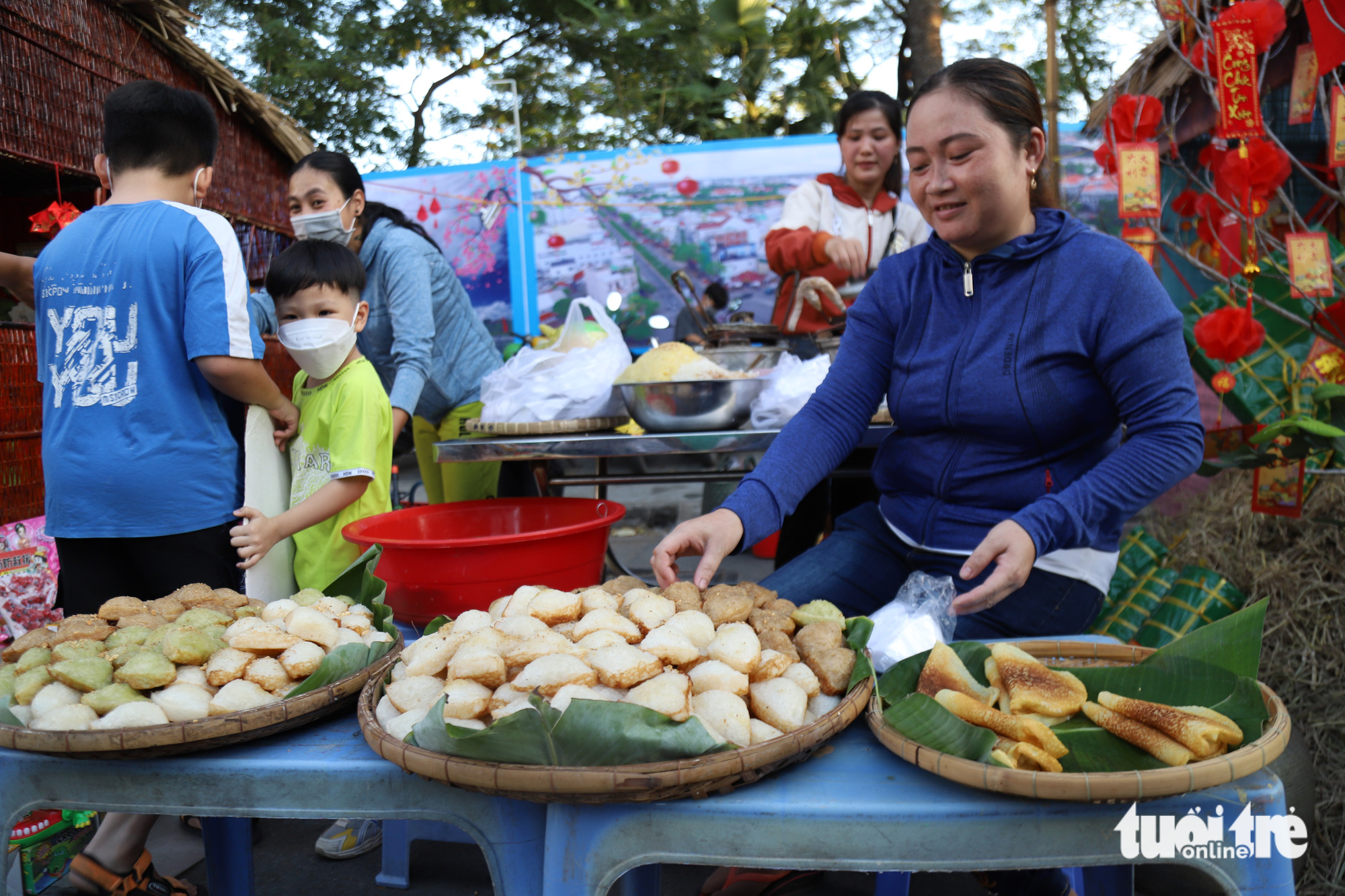 Ngắm cảnh chợ quê ngày Tết trên đường phố Bạc Liêu - Ảnh 2.