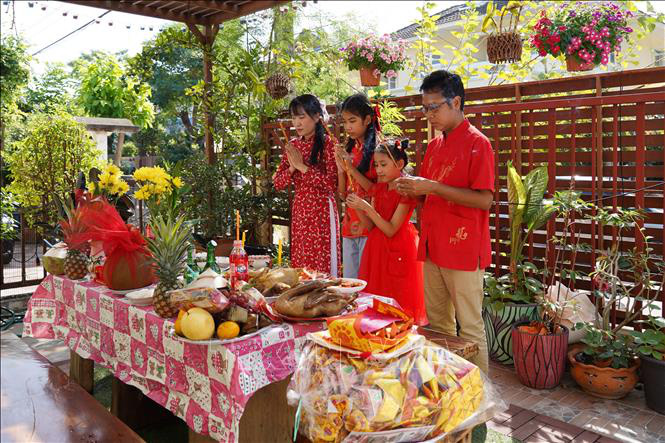 Đậm đà hương vị Tết ở một gia đình Thái - Việt - Ảnh 4.