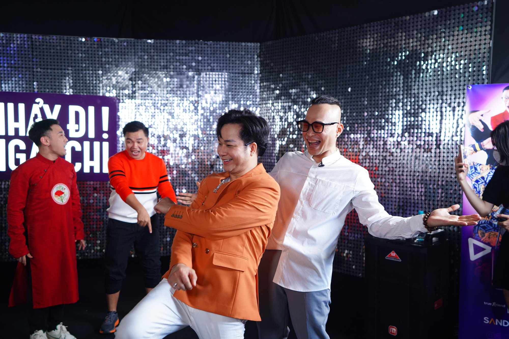 Cách Xuân Bắc phản ứng khi Táo Quân bị chê; Quách Tuấn Du 'ke đầu ...