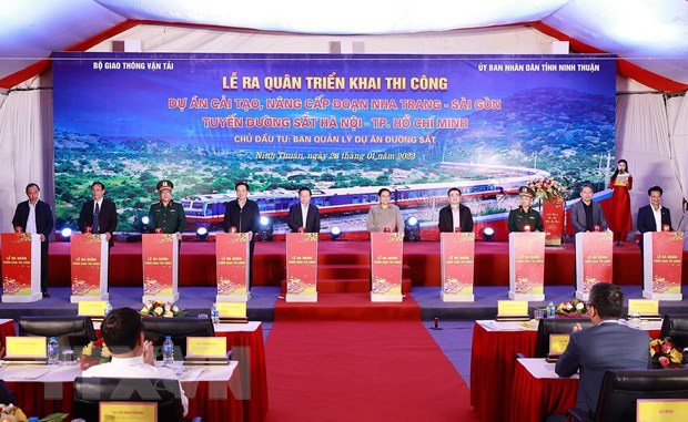 Ra quân nâng cấp tuyến đường sắt Nha Trang - Sài Gòn - Ảnh 1.