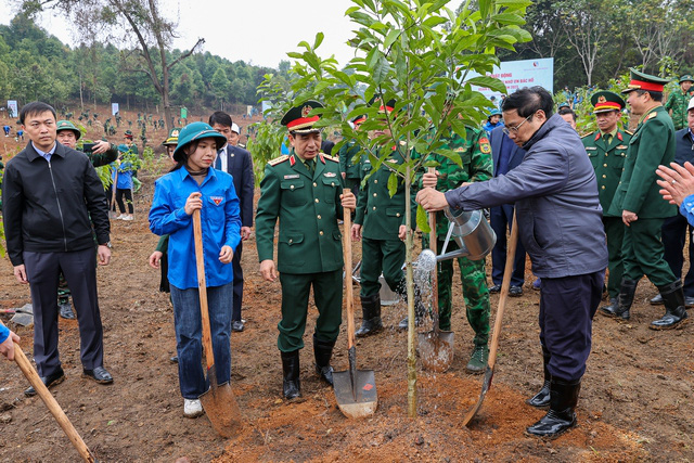 Thủ tướng dâng hương tưởng niệm Chủ tịch Hồ Chi Minh, phát động Tết trồng cây - Ảnh 3.