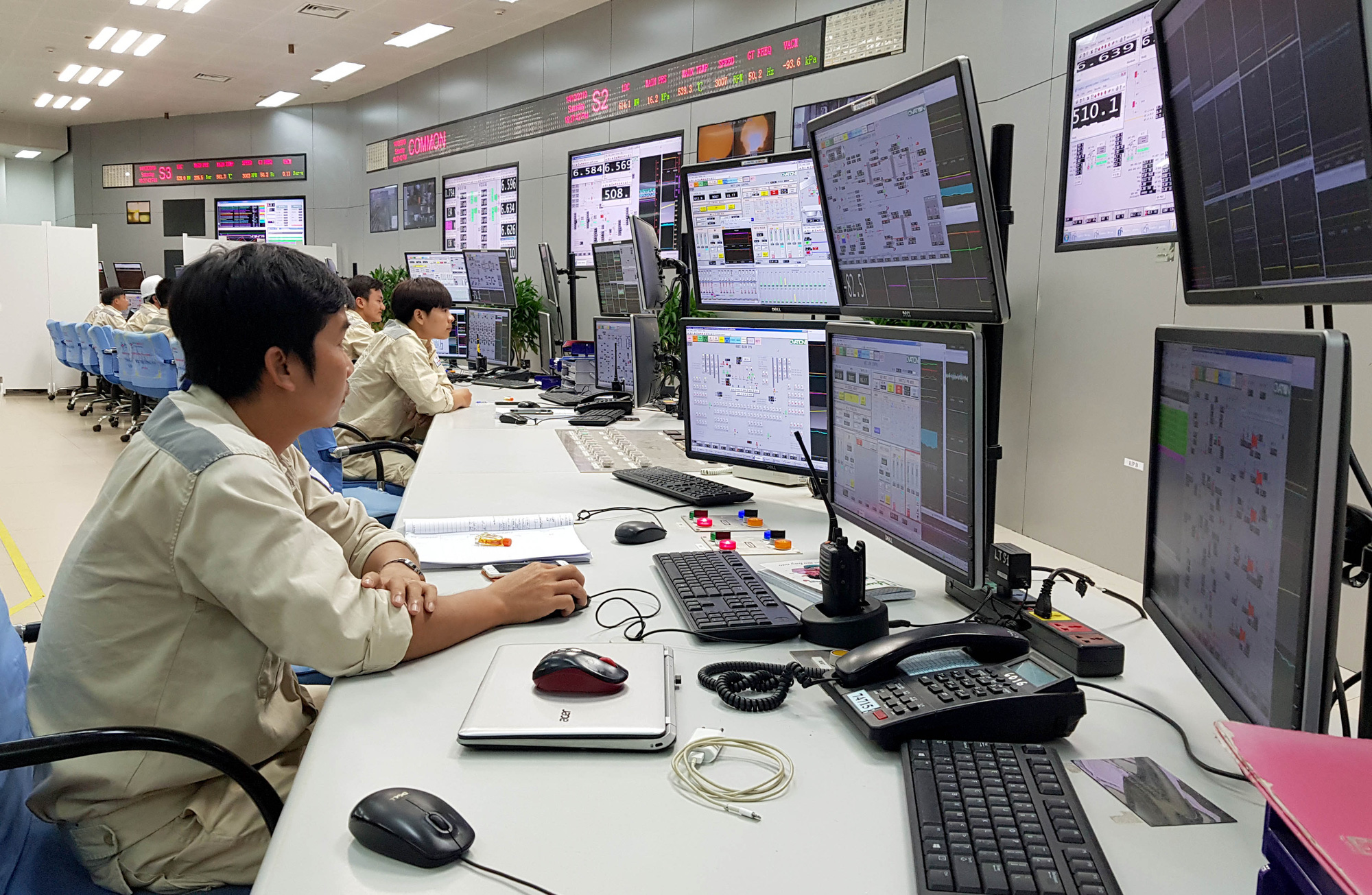 Tin tức sáng 28-1: Xài điện ngày Tết ít hơn công suất - Ảnh 2.