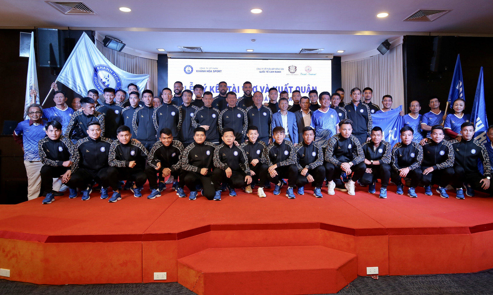 CLB Khánh Hòa nhận 35 tỉ đồng cho V-League 2023 - Ảnh 2. CLB Khánh Hòa nhận 35 tỉ đồng cho V-League 2023 - Ảnh 2.