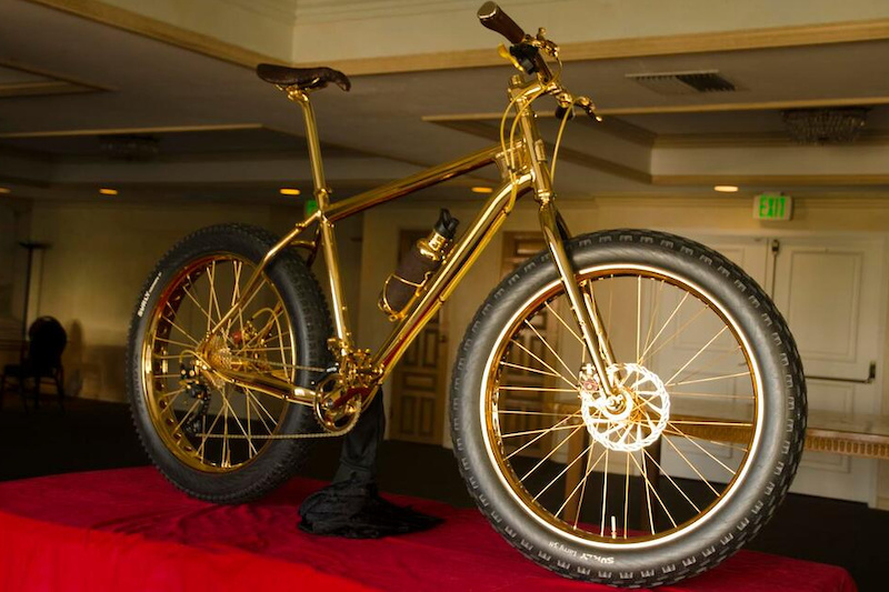 ほぼ 5 台のランボルギーニ ウラカンと引き換えに、史上最も高価なバイクの謎 - 写真 2.
