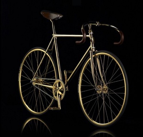 ほぼ 5 台のランボルギーニ ウラカンと交換された、史上最も高価なバイクの謎 - 写真 3.