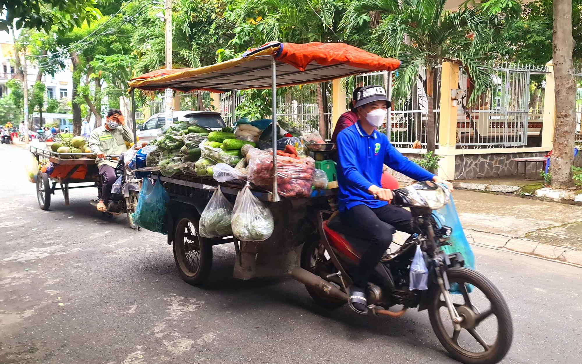 Những "chợ quê" xuyên Tết ở thành phố
