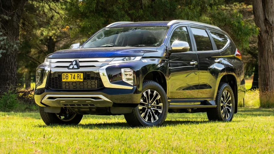 The new generation Mitsubishi Pajero Sport will be launched in late 2024 and early 2025 - Photo 4.