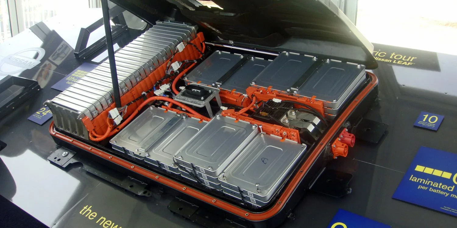 Batteries are the most expensive element in electric cars and it's the one that causes the most headaches for carmakers - Photo: Nissan