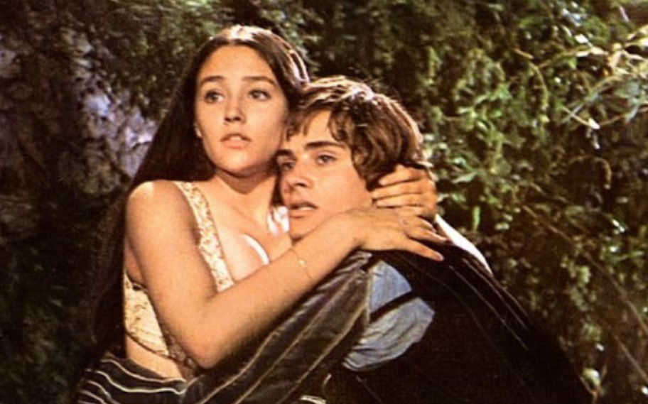 Cặp sao ‘Romeo và Juliet’ tố bị ép quay cảnh khỏa thân trong phim