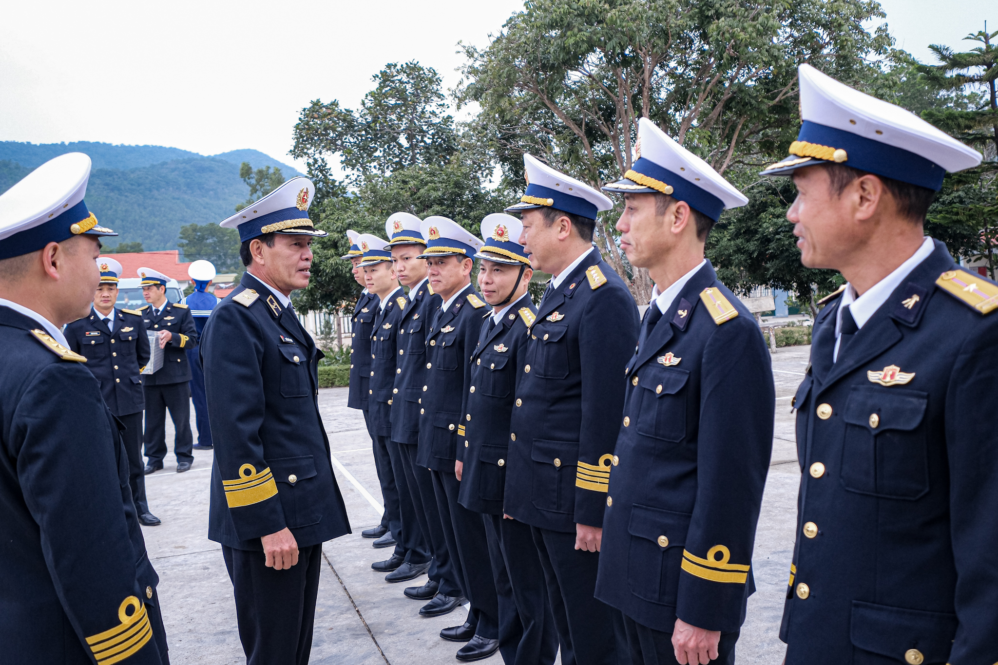 Bộ Tư lệnh vùng 1 hải quân thăm, chúc tết sớm các đảo tiền tiêu Đông Bắc - Ảnh 2. Bộ Tư lệnh vùng 1 hải quân thăm, chúc tết sớm các đảo tiền tiêu Đông Bắc - Ảnh 2.