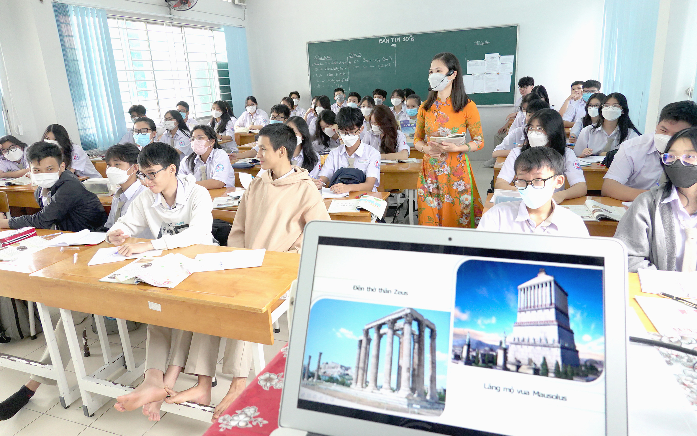 Quay cuồng với trải nghiệm, dự án, thuyết trình- Ảnh 4. Diễn đàn "Để không còn khổ vì học": Quá tải do cách dạy hay chương trình?