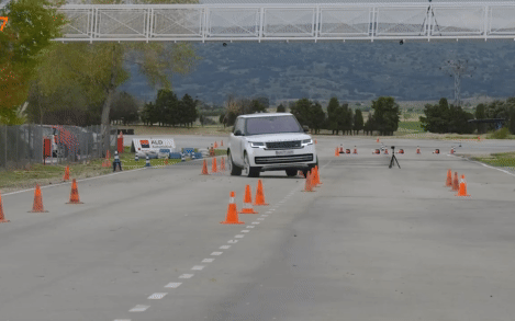 Range Rover chật vật trong bài thử đánh lái, kết quả thấp khó tin