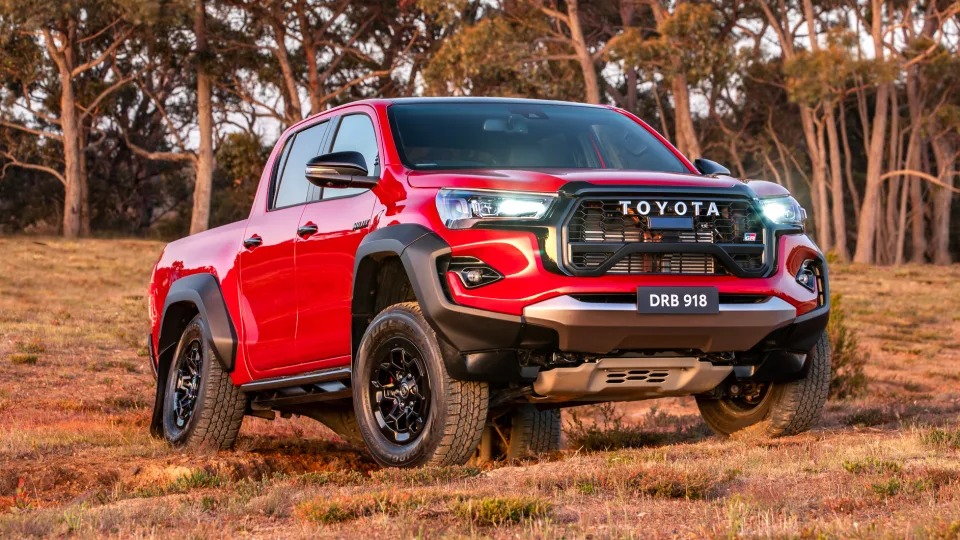 Toyota Hilux GR Sport ra mắt: Hầm hố, mạnh và nhiều đồ chơi - Ảnh 4.