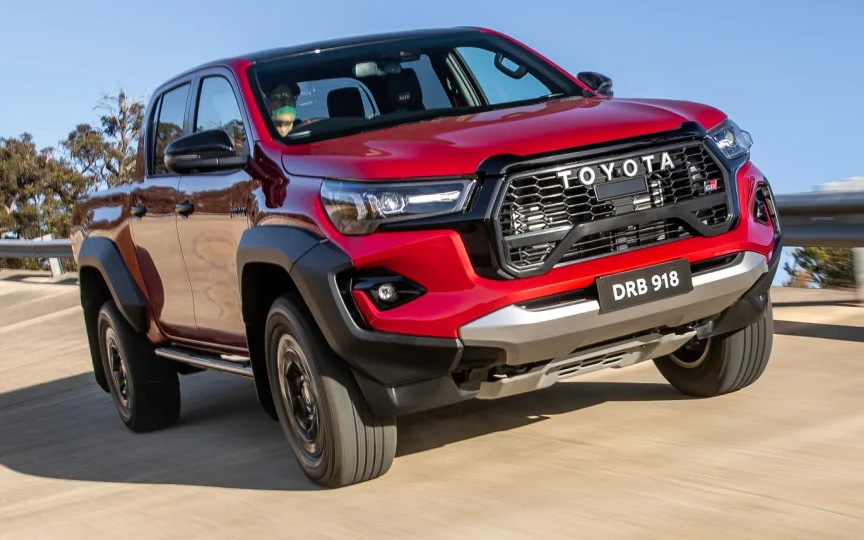 Toyota Hilux GR Sport ra mắt: Hầm hố, mạnh và nhiều "đồ chơi"