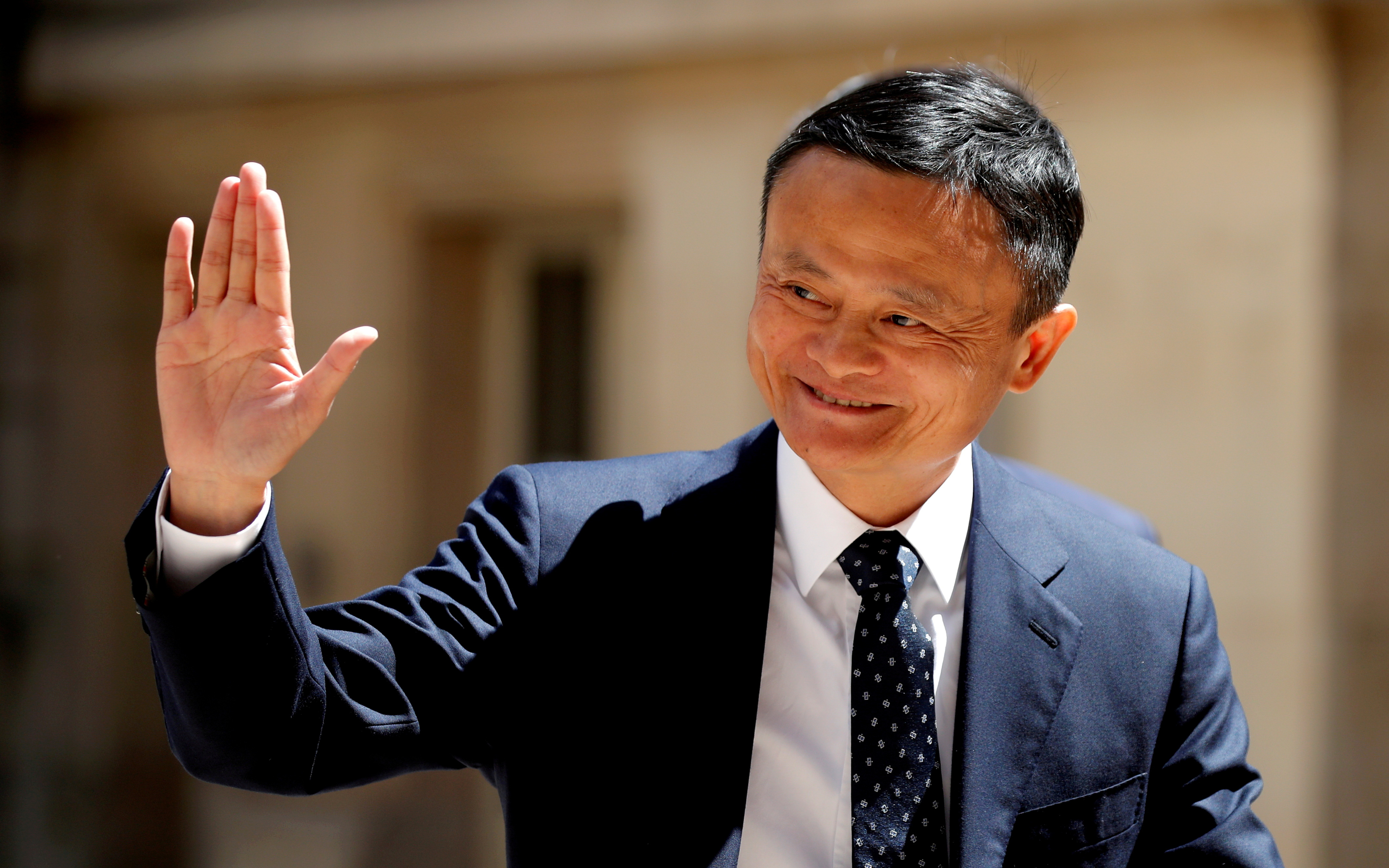 Tỉ phú Jack Ma rút quyền kiểm soát Ant Group